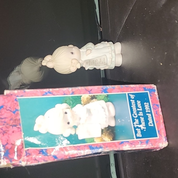 1992 Precious moments Porcelain Figurine - Picture 1 of 5